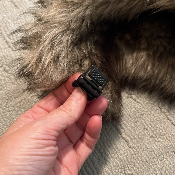 Fuzzy ear-flap hat - Picture 4 of 4